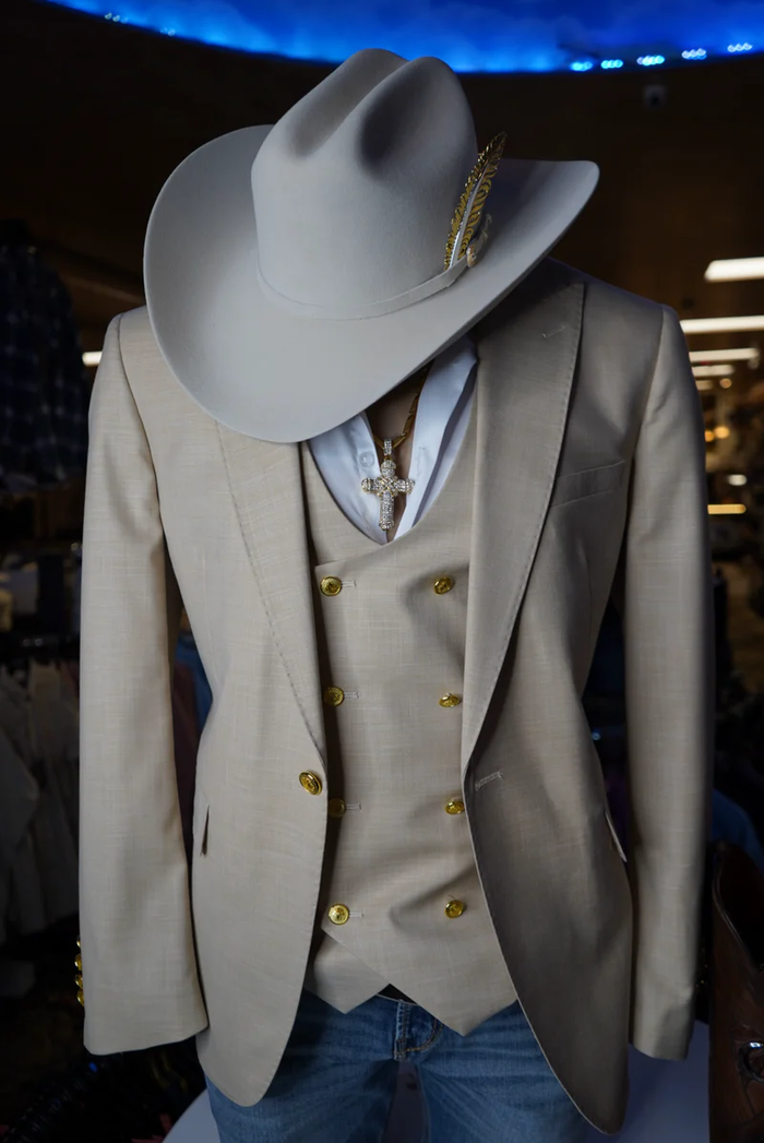 Men’s Light Beige 3-Piece Suit – Peak Lapel Jacket, Double-Breasted Vest and Matching Pants