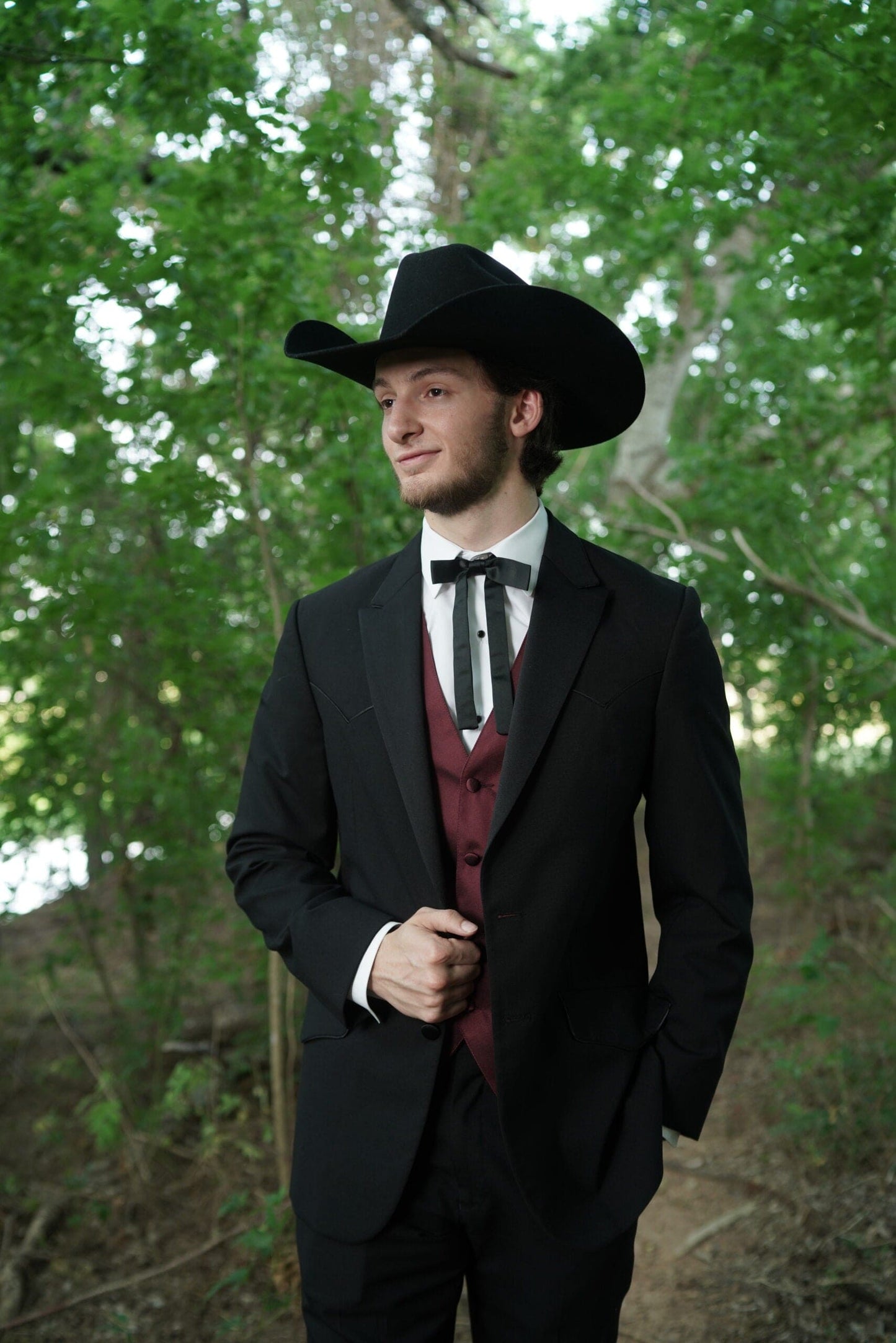 Parahombreusa Western Suit for Men, Two Button Peak, Black