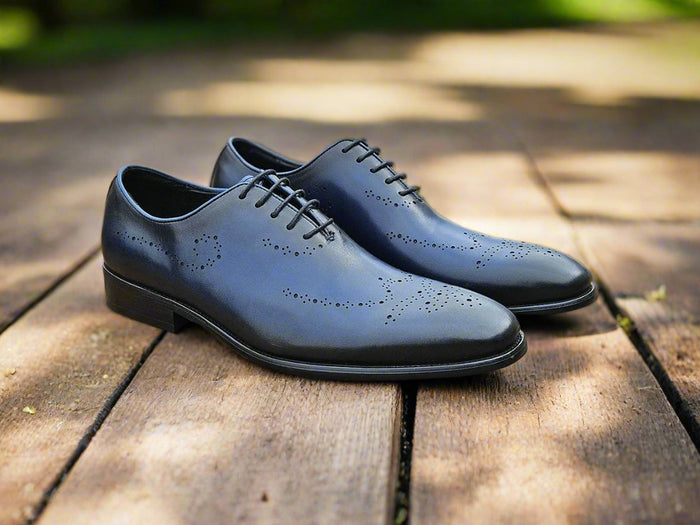 Carrucci Whole Cut Oxford with Medallions