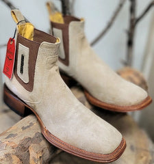 botines-de-gamuza-quincy-con-punta-cuadrada-color-hueso