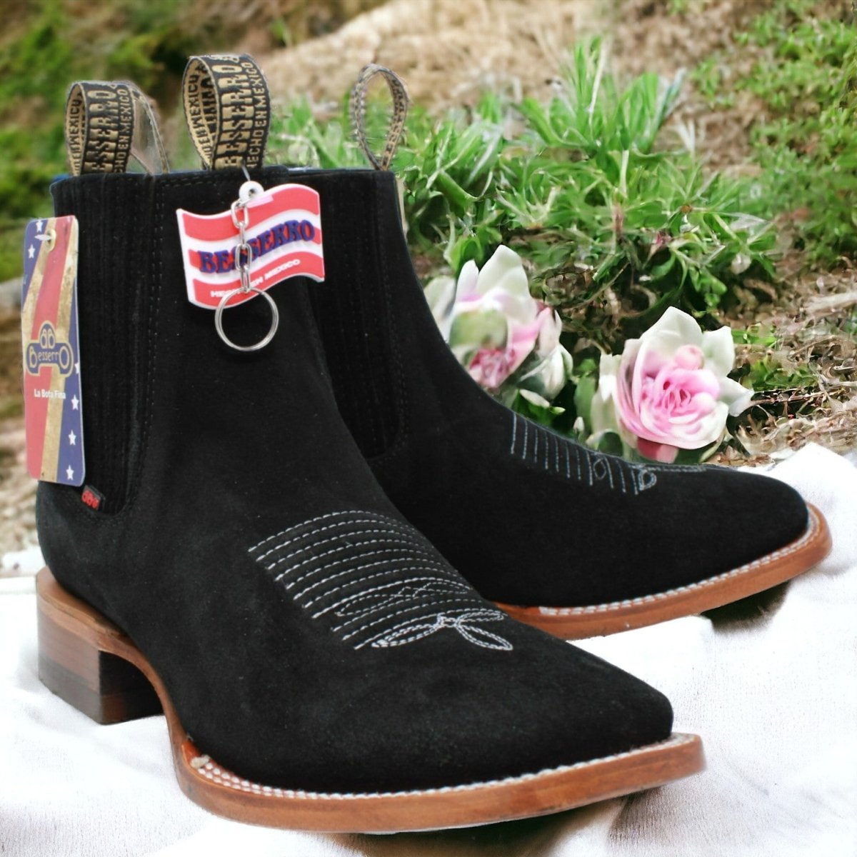 Botines Charros de Gamuza Punta Cuadrada para Mujer Color Negro Q82BJ6305