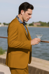 men-s-modern-gold-suit-3-piece-set-with-peak-lapel-double-breasted-vest