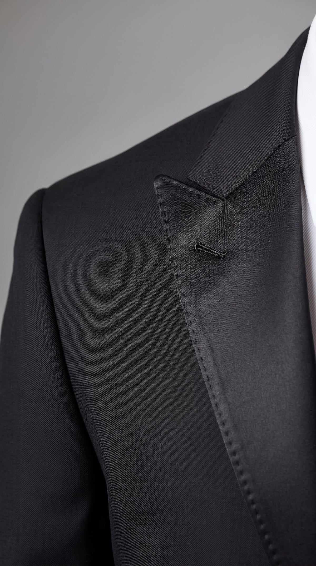 Men’s Classic Black Tuxedo Suit, 2 Button Wedding Prom Formal Suit