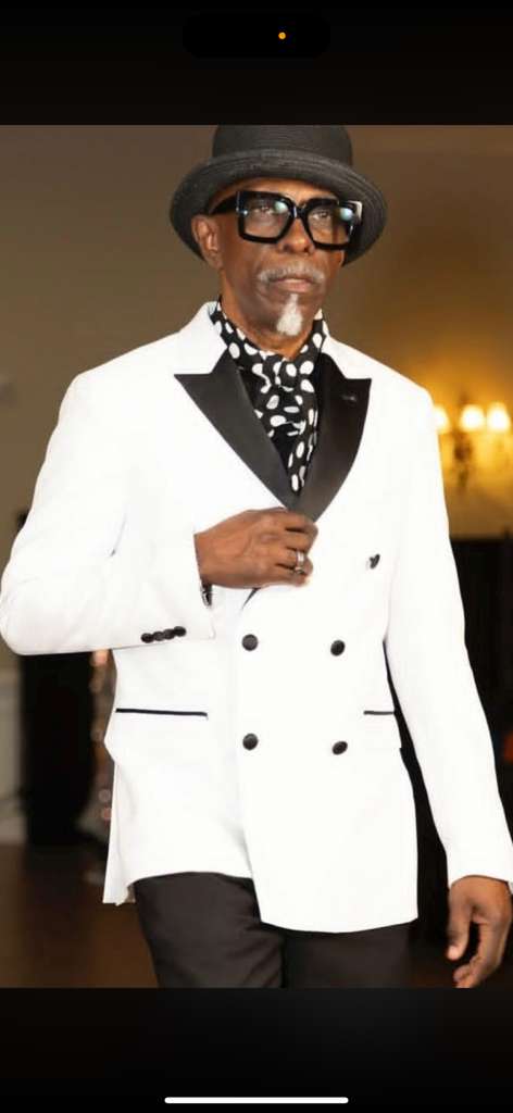 Mens White and Black Double-Breasted Tuxedo  Modern Slim Fit Formal Suit for Weddings, Parties, and Special Occasions