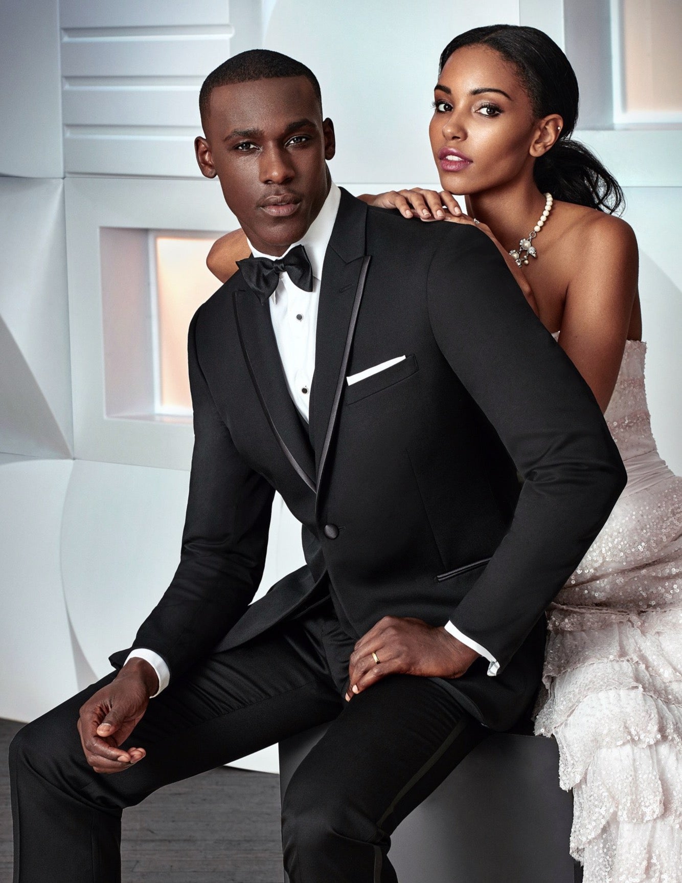 34 Mens Designer Peak Trim Ashton Tuxedo in Black